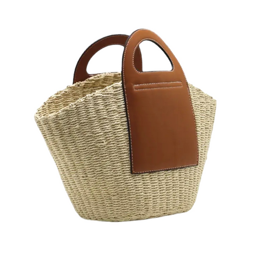 This bag is perfect for summer beach time. It can be worn in the evening as an elegant small tote bag or during the day as a pratical beach bag. At Mazzi D Fiori we fell in love with this versatile bag.