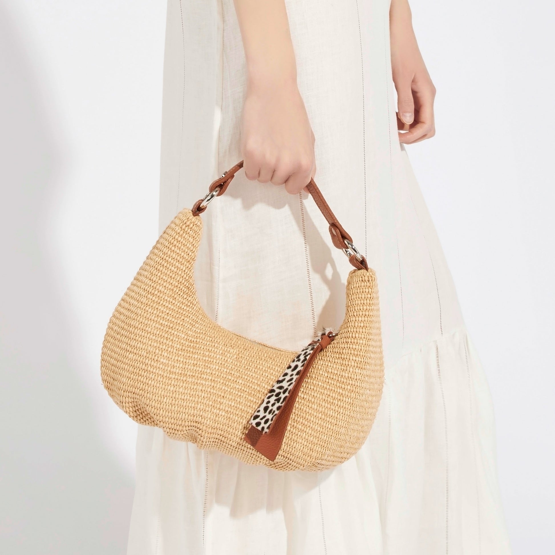 The Beatrice Hobo small bag in natural raffia is the cutest bag from Roberta Gandolfi part of the collection by Mazzi d Fiori  